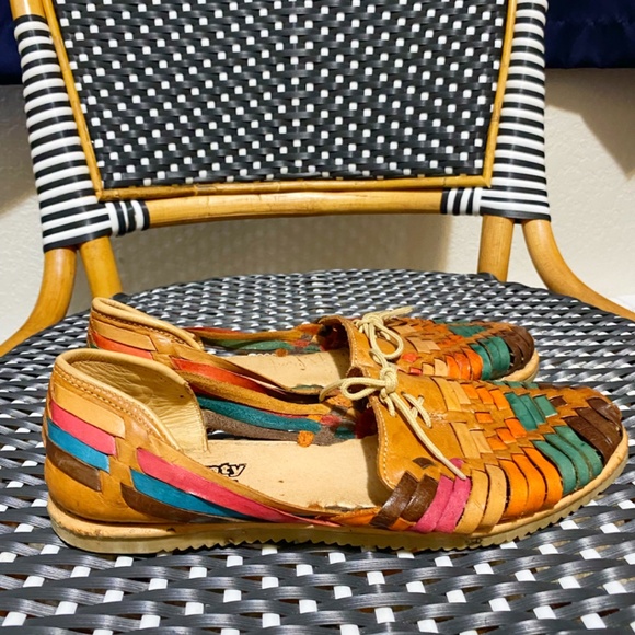 Huarache Multi color size 8 Women’s Sandals. - Picture 4 of 7